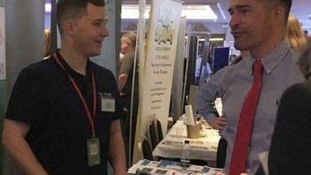 Dilihat sekilas seperti punya tangan yang super kecil. Foto: xume via Bored Panda