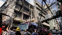 Gedung tersebut biasa dijadikan tempat untuk menyimpang barang-barang pedagan pada malam hari.
