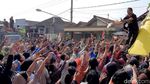 Gunungan Tahu 2 Meter Saat Ritual Bersih Desa di Kediri Jadi Rebutan Warga