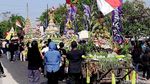 Gunungan Tahu 2 Meter Saat Ritual Bersih Desa di Kediri Jadi Rebutan Warga