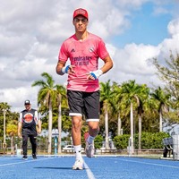 Menuai berbagai kritik karena kontroversi gendernya, Imane Khelif sendiri terlahir sebagai wanita. Namun wanita kelahiran Tiaret itu disebut memiliki kelainan yakni kelebihan testosteron dan mengidap sindrom Swyer atau kelebihan kromosom XY pada wanita. Foto: Instagram Imane Khelif