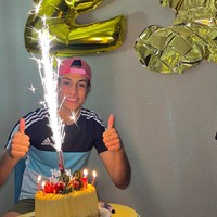 Setelah momen kemenangannya yang jadi kontroversi, Imane Khelif menolak untuk banyak berkomentar. Ia hanya berharap bisa melaju ke babak selanjutnya. Insya Allah untuk pertandingan kedua. Aku sudah sangat siap karena sudah delapan tahun persiapan. Aku butuh medali Olimpiade di sini di Paris, katanya dilansir Reuters. Foto: Instagram Imane Khelif