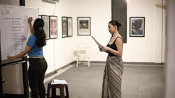 Intip Proses Latihan Pentas Sang Kembang Bale