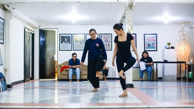 Intip Proses Latihan Pentas Sang Kembang Bale
