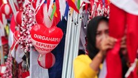 Kampung Bendera merupakan salah satu lokasi yang memproduksi dan menjual bendera merah putih di Surabaya. Kampung Bendera merupakan salah satu lokasi yang memproduksi dan menjual bendera merah putih di Surabaya.