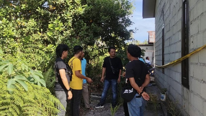 Seorang istri di Kabupaten Belitung gelap mata menusuk suaminya hingga tewas. Korban ditusuk dengan pisau yang sempat ia gunakan untuk mengancam istrinya.