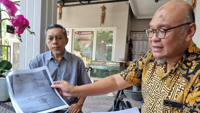 Jubir RW IV, V, dan VII Komplek Perumahan Tompotika Surabaya Triawan Kustiya.