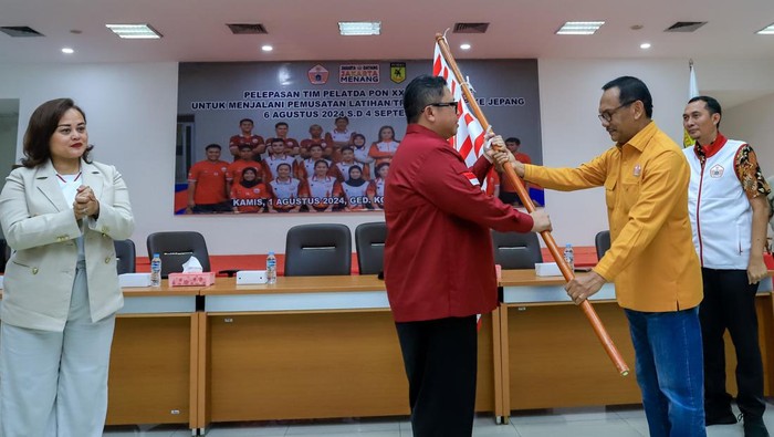 Guna memantapkan teknik dan menambah jam terbang bertanding, sebanyak 19 karateka putra-putri Tim PON Jakarta melakukan pemusatan latihan selama sebulan di Osaka, Jepang.
