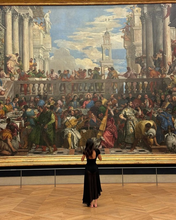 Kendall Jenner di Museum Louvre