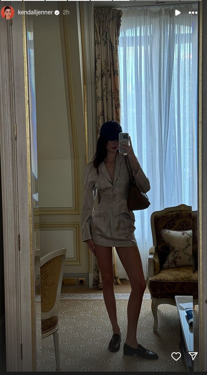 Kendall Jenner di Museum Louvre