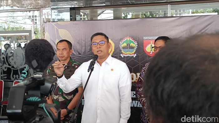 Ketua DPD Gerindra Sudaryono saat memberikan keterangan pers di Makodam IV/Diponegoro, Semarang, Jumat (2/8/2024).