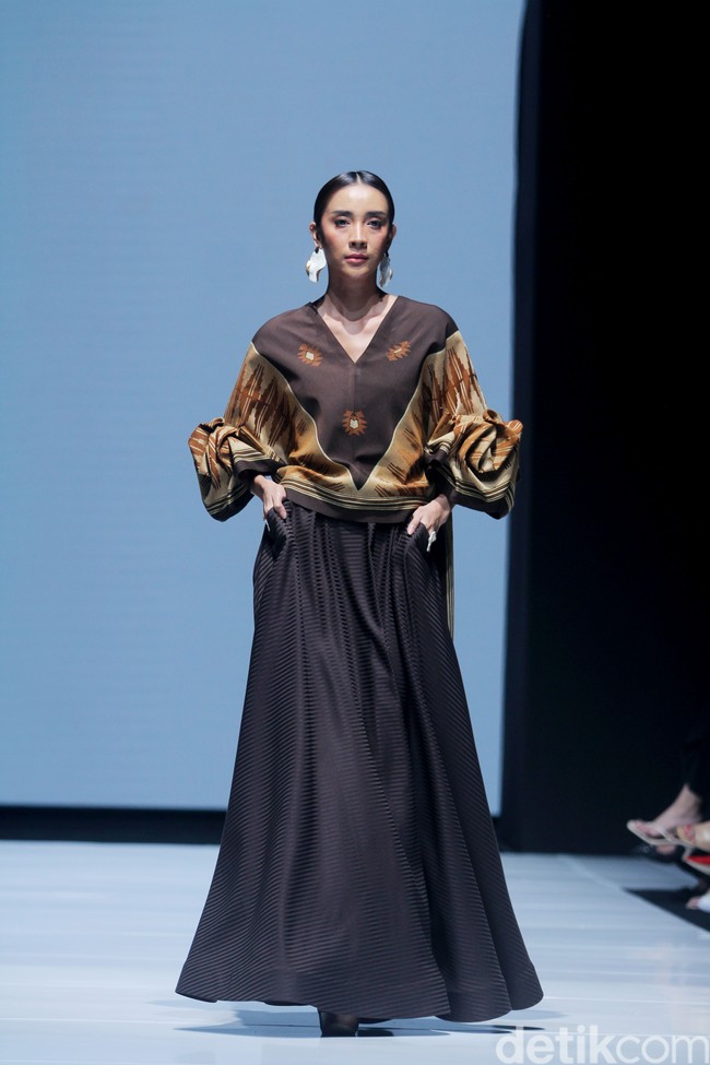 Inilah koleksi Eridani bertajuk Mae Muna di JF3 Fashion Festival 2024, bertempat di La Piazza Fashion Tent, Kelapa Gading, Jakarta [26/7/2024]. Foto: Mohammad Abduh/detikcom.