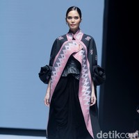 Inilah koleksi Eridani bertajuk Mae Muna di JF3 Fashion Festival 2024, bertempat di La Piazza Fashion Tent, Kelapa Gading, Jakarta [26/7/2024]. Foto: Mohammad Abduh/detikcom.