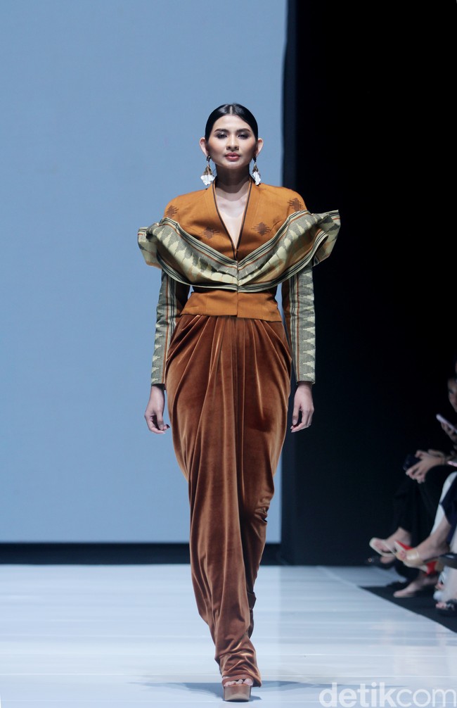 Inilah koleksi Eridani bertajuk Mae Muna di JF3 Fashion Festival 2024, bertempat di La Piazza Fashion Tent, Kelapa Gading, Jakarta [26/7/2024]. Foto: Mohammad Abduh/detikcom.