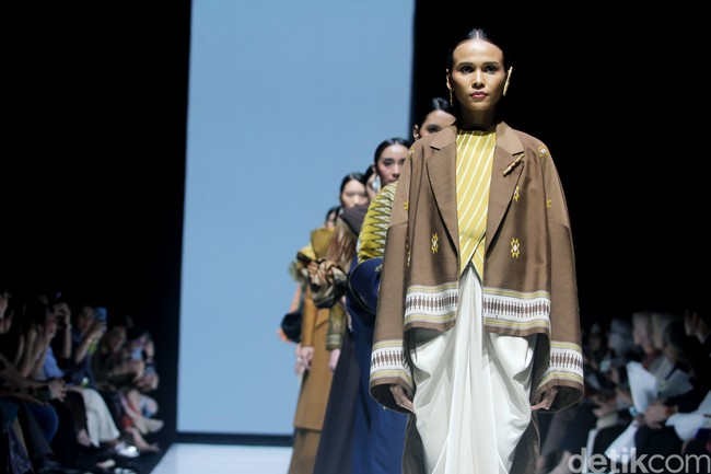 Inilah koleksi Eridani bertajuk Mae Muna di JF3 Fashion Festival 2024, bertempat di La Piazza Fashion Tent, Kelapa Gading, Jakarta [26/7/2024]. Foto: Mohammad Abduh/detikcom.