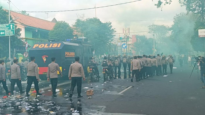 Latihan sispamkota Polres Probolinggo Kota