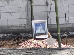 Fakta Senyapnya Relokasi Jenazah Eddy Rumpoko dari TMP ke Makam Keluarga