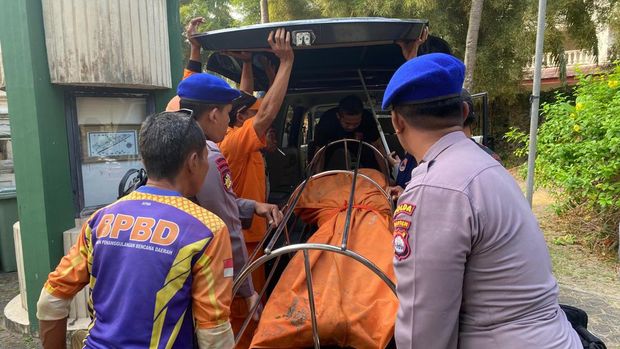 Mayat diduga warga negara asing (WNA) terdampar di Pantai Marbella Anyer, Kabupaten Serang bersama surat yang dimasukkan dalam botol (Dok. Istimewa)