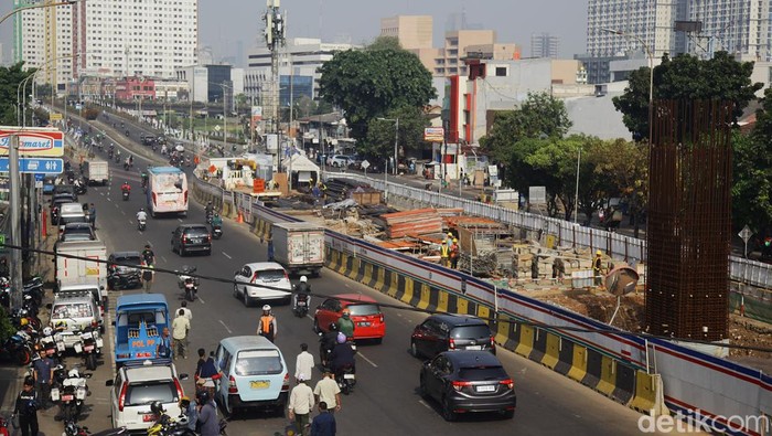 Melihat Progres Pembangunan LRT Velodrome-Manggarai Progres pembangunan Light Rail Transit (LRT) Jakarta Fase 1B rute Velodrome-Manggarai disebut telah mencapai 23 persen. Proyek fase ini senilai Rp 4,55 triliun, Jumat (2/8/2024).