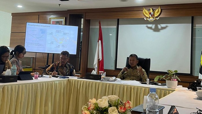 Menteri ESDM Arifin Tasrif di Kantornya, Jumat (22/12/2023)