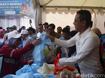 Momen Pj Gubernur DKI Heru Budi Cek Pasar Sembako Murah