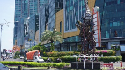Icon Baru Monumen Suroboyo Wani dari Ribuan Knalpot Brong