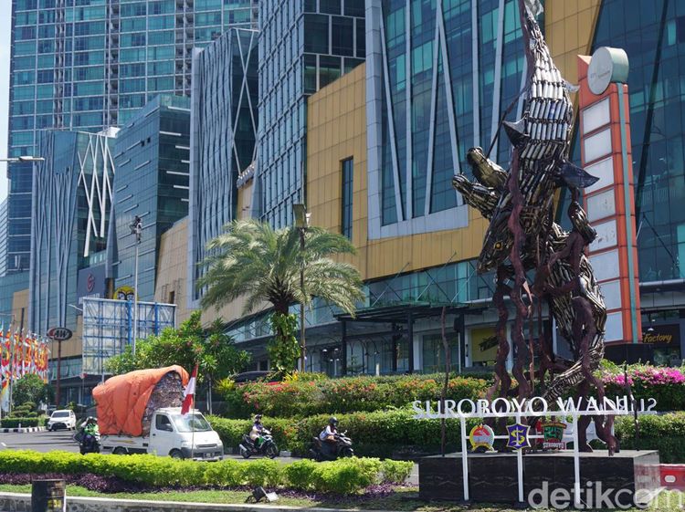 Icon Baru Monumen Suroboyo Wani dari Ribuan Knalpot Brong