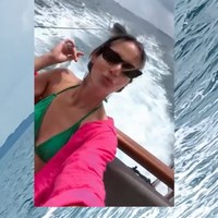 Tampil natural, Nia juga terlihat tak mengenakan pulasan makeup pada wajahnya. Meski demikian penampilannya tetap mempesona. Foto: Instagram/@ramadhaniabakrie