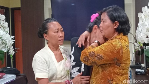 Niluh Djelantik mendampingi wanita asal Filipina korban KDRT mengadu ke Polda Bali, Jumat (2/8/2024).