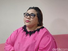 Transferan dari Nagita Slavina Bikin Nunung Terharu