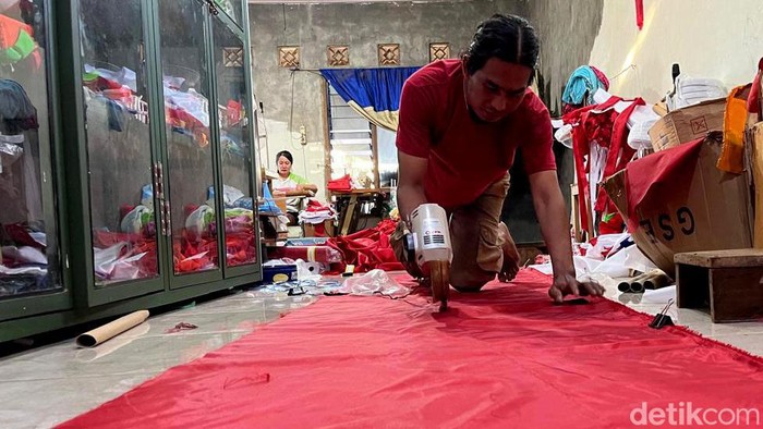 Omzet Perajin Bendera di Mojokerto Tembus Rp 200 Juta