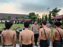 4 Pedagang Miras Ilegal di Jombang Diringkus, 683 Botol Disita