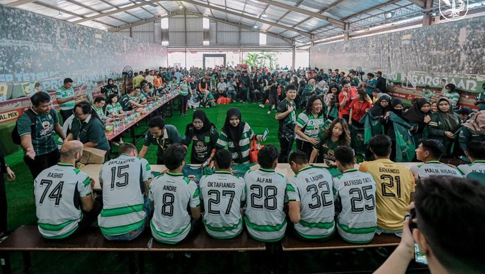 Pemain Persebaya kunjungi pabrik kopi Kapal Api di Sidoarjo