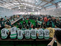 Persebaya Harapkan Keberuntungan Usai Kunjungi Pabrik Sponsor