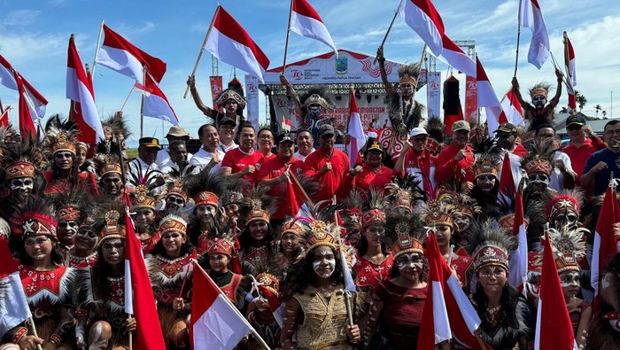Pemprov Papua Tengah membagikan 10 ribu bendera Merah Putih dan pesta rakyat dalam rangka menyambut HUT Kemerdekaan ke-79 Republik Indonesia. (dok Istimewa)