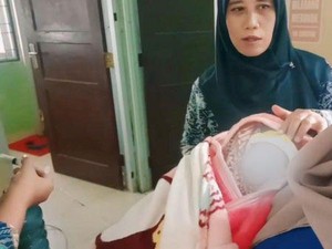 Bayi Laki-Laki Ditemukan Tergeletak Tanpa Alas di Belakang Rumah Warga Ciwaru