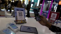 Di tengah ketidakpastian ekonomi dunia kita harus mampu memanfaatkan semua instrumen dan mengoptimalkan semua peluang untuk terus tumbuh. Pada 2030 diproyeksikan ekonomi digital akan tumbuh 4 kali lipat menjadi Rp.5.800 triliun, pembayaran digital akan tumbuh 2,5 kali lipat menjadi Rp.12.300 triliun, dan puncak bonus demografi gen Y, Z, dan Alpha yang akan mencapai usia produktif sebanyak 68%.