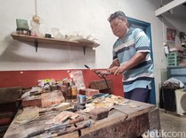 Perajin Lencana di Banyumas Banjir Order Jelang Agustusan, Ada dari Istana-IKN