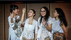 Potret Ariel Tatum Jadi Ronggeng di Sang Kembang Bale Potret Ariel Tatum Jadi Ronggeng di Sang Kembang Bale