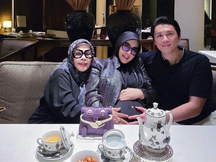 Princess Syahrini Jadi Ibu, Ini Momen Saat Asyik Kulineran Bareng Suami
