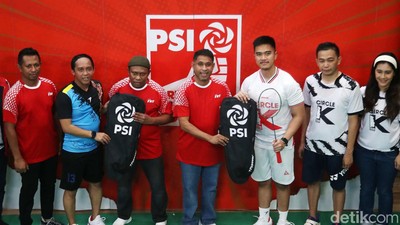 Sambil Badminton, Kaesang Beri Rekomendasi ke 11 Cakada 2024