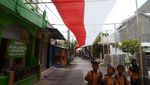 Sambut HUT RI, Bendera Merah Putih Sepanjang 400 Meter Dibentangkan di Tegal
