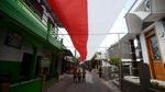 Sambut HUT RI, Bendera Merah Putih Sepanjang 400 Meter Dibentangkan di Tegal
