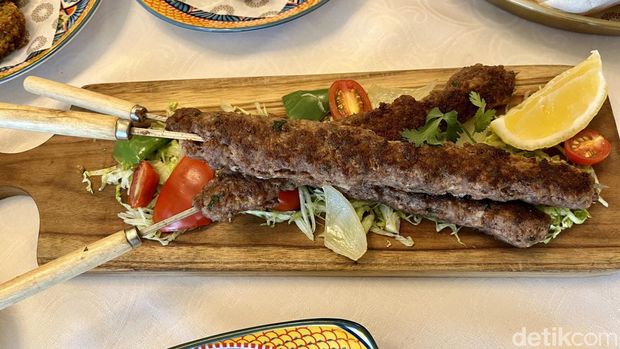 Santap Sarapan Racikan Chef Palestina di Hotel Bintang Lima Bandung