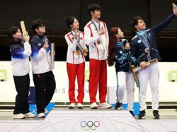 Selfie Kemenangan Juara Olimpiade Paris 2024 Pakai Galaxy Z Flip 6