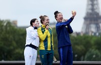 Selfie Kemenangan Olimpiade Paris 2024 pakai Galaxy Z Flip 6