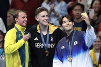 Selfie Kemenangan Olimpiade Paris 2024 pakai Galaxy Z Flip 6