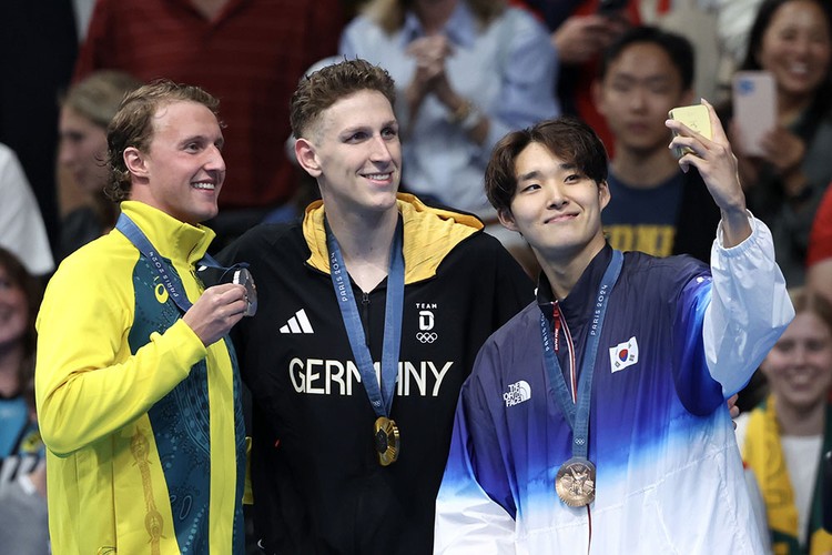 Selfie Kemenangan Olimpiade Paris 2024 pakai Galaxy Z Flip 6