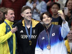 Selfie Kemenangan Juara Olimpiade Paris 2024 Pakai Galaxy Z Flip 6