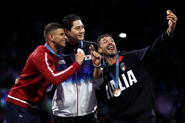 Selfie Kemenangan Olimpiade Paris 2024 pakai Galaxy Z Flip 6